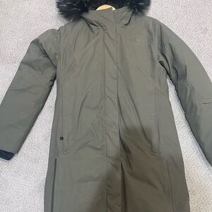 The North Face Olive parka with Hood and Water-Resistant Fabric